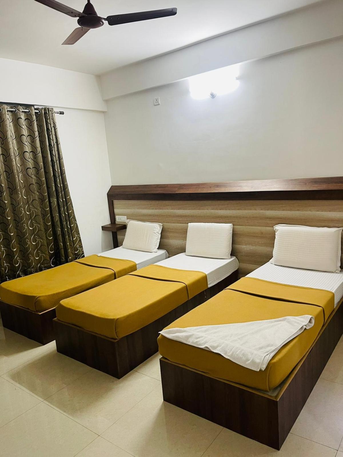 B Six Hotel Bangalore Extérieur photo