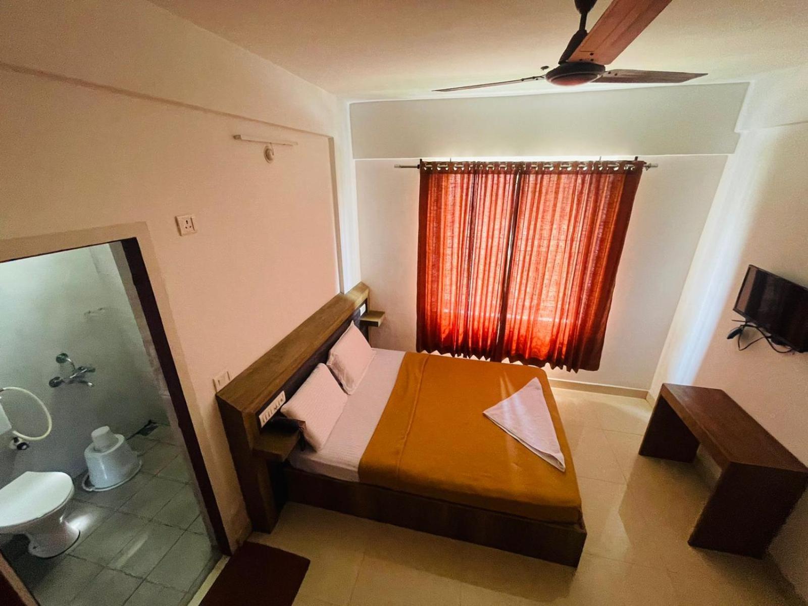 B Six Hotel Bangalore Extérieur photo