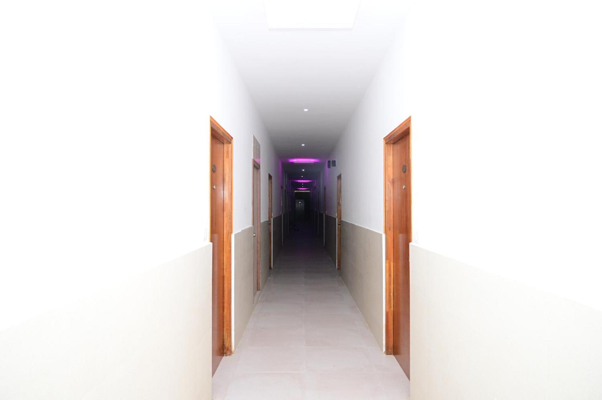 B Six Hotel Bangalore Extérieur photo