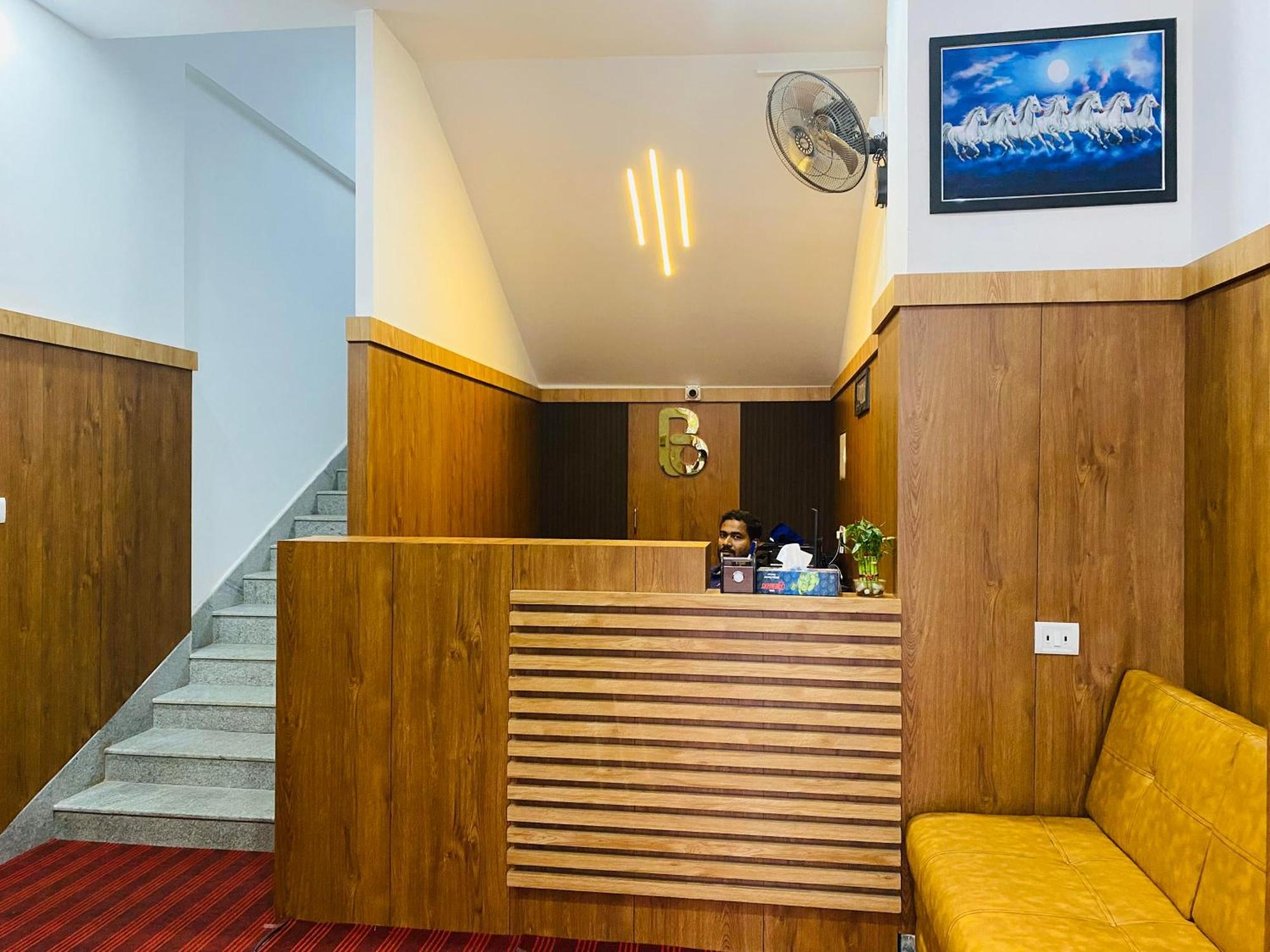 B Six Hotel Bangalore Extérieur photo