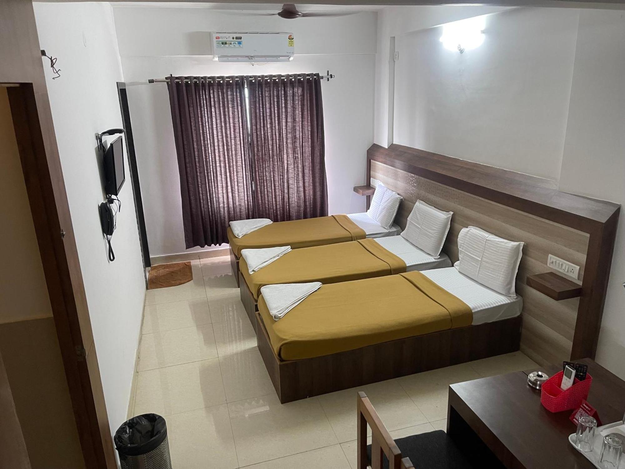 B Six Hotel Bangalore Extérieur photo