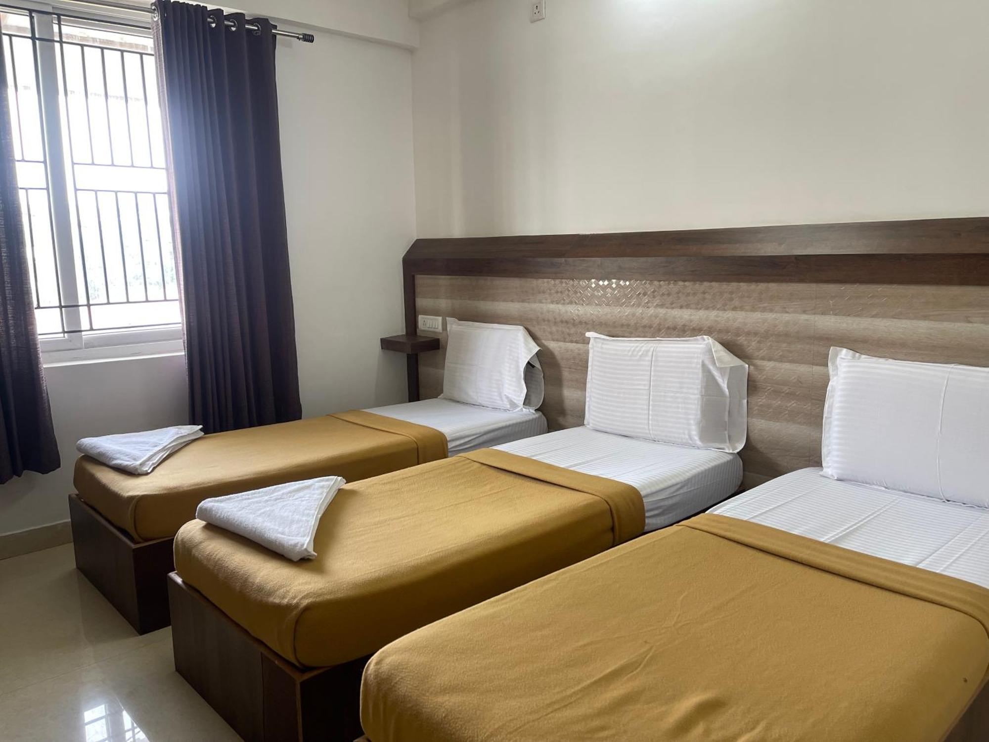 B Six Hotel Bangalore Extérieur photo