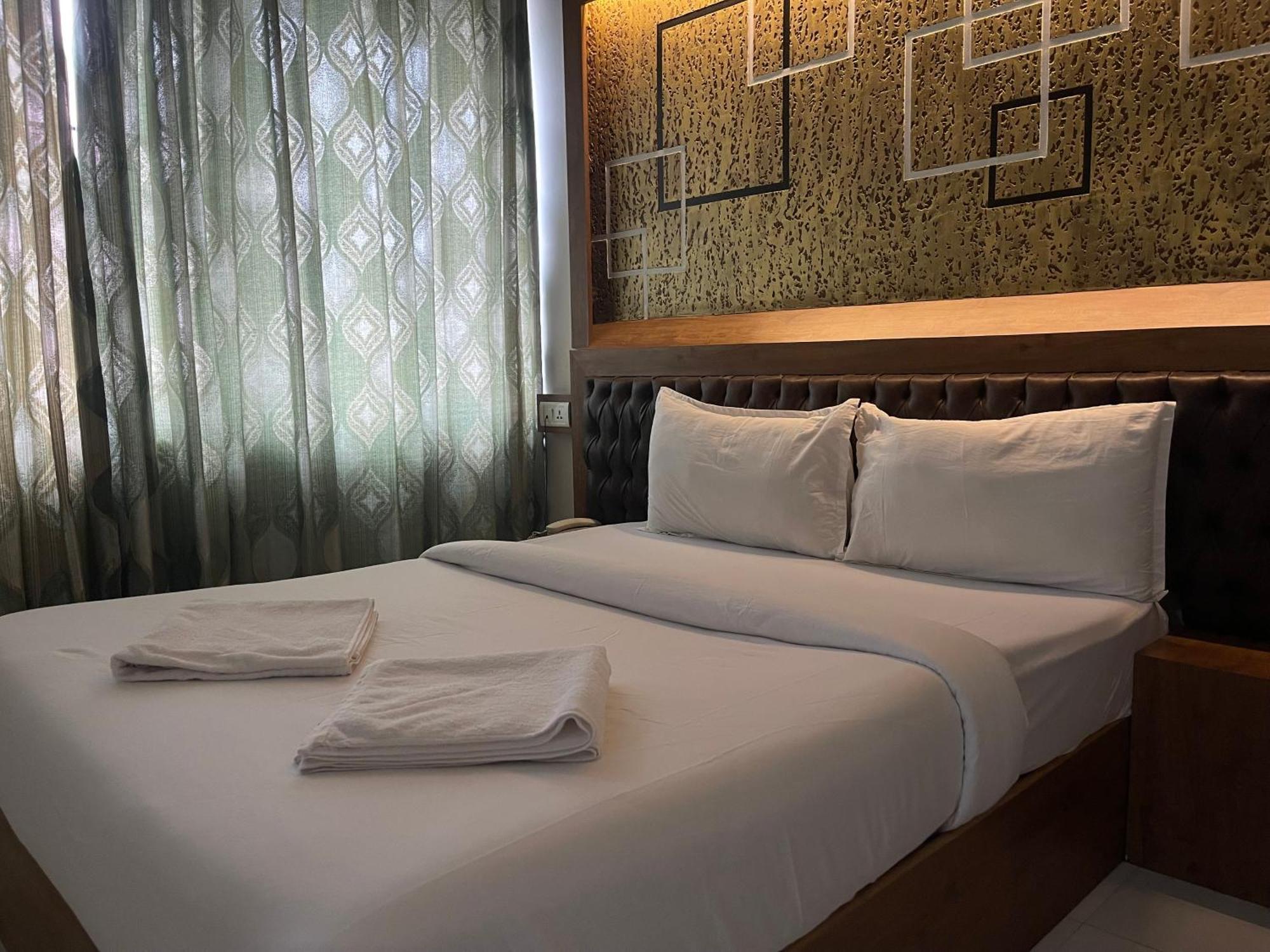 B Six Hotel Bangalore Extérieur photo